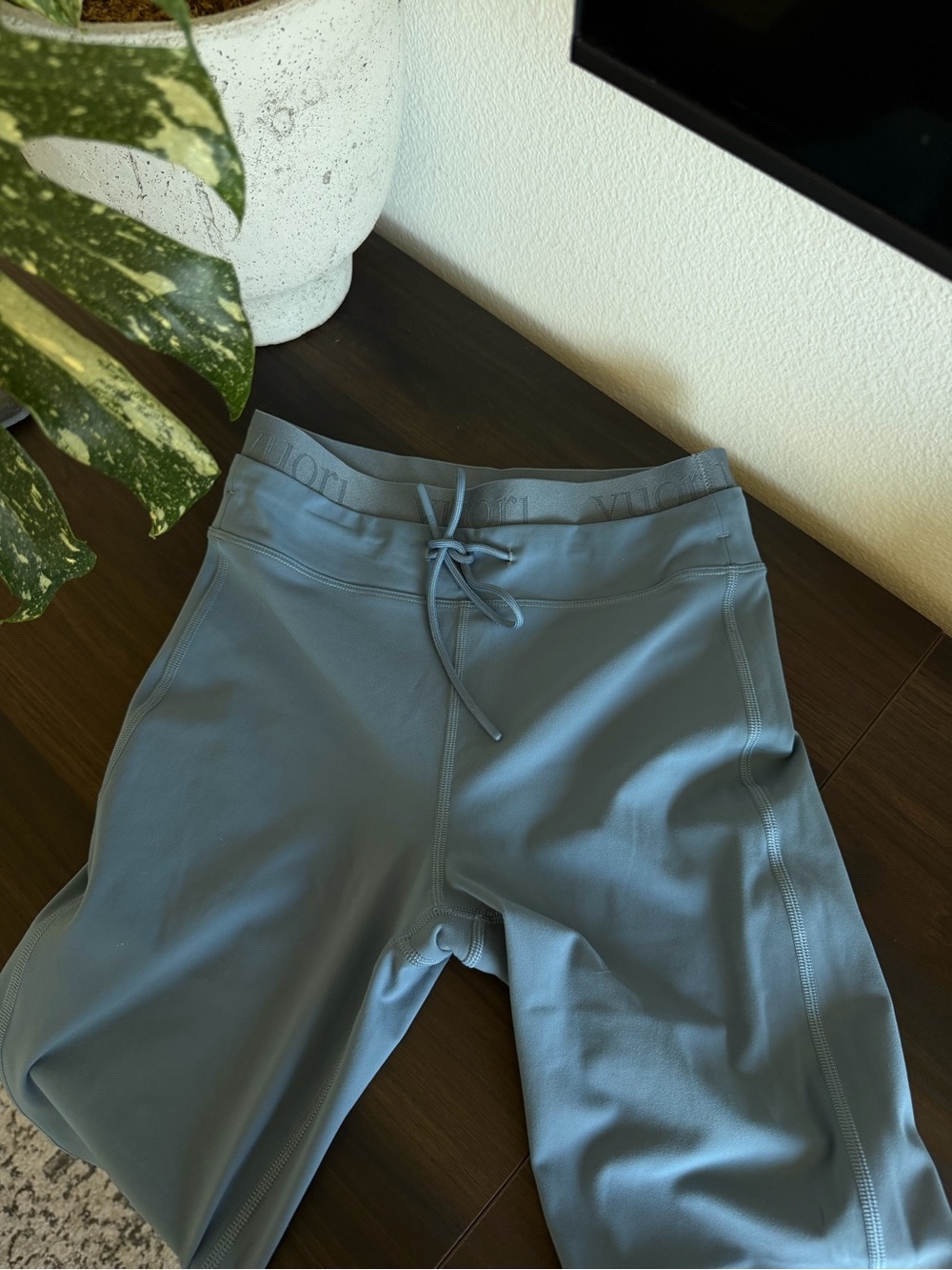 Blue Vuori leggings